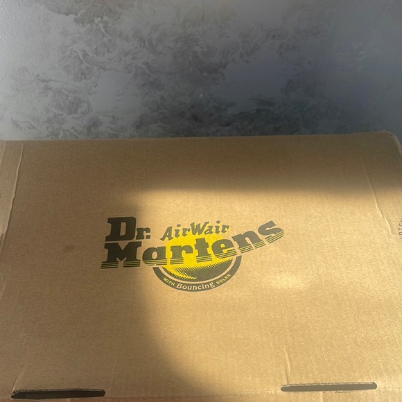 Dr. Martens Shoes - DR. MARTENS